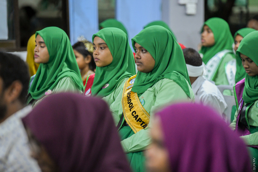 ދ އަތޮޅު މަދަރުސާގެ އަހަރީ އިނާމު ދިނުމުގެ ޖަލްސާގެ ތެރެއިން -- ސަން ފޮޓޯ/ މުޙައްމަދު ހައްޔާން