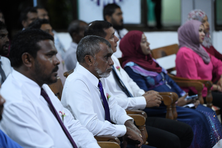 ދ އަތޮޅު މަދަރުސާގެ އަހަރީ އިނާމު ދިނުމުގެ ޖަލްސާގެ ތެރެއިން -- ސަން ފޮޓޯ/ މުޙައްމަދު ހައްޔާން