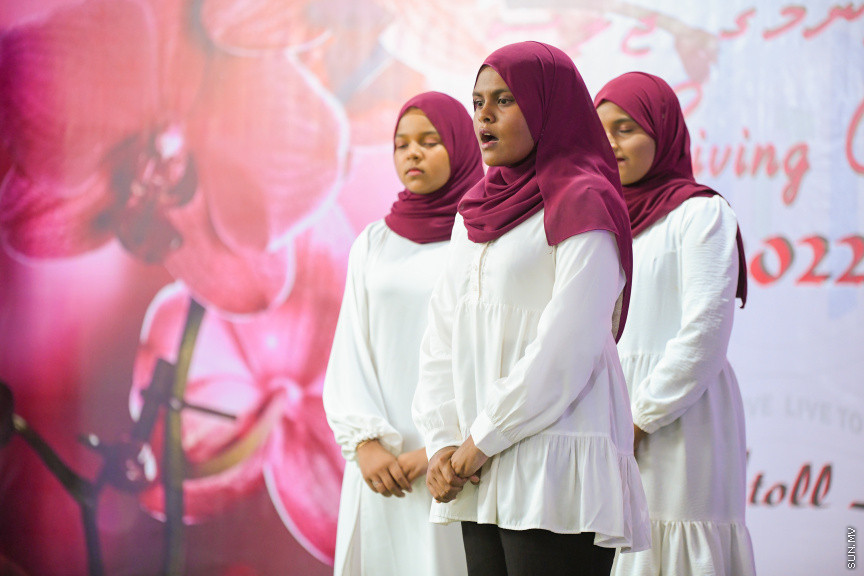 ދ އަތޮޅު މަދަރުސާގެ އަހަރީ އިނާމު ދިނުމުގެ ޖަލްސާގެ ތެރެއިން -- ސަން ފޮޓޯ/ މުޙައްމަދު ހައްޔާން