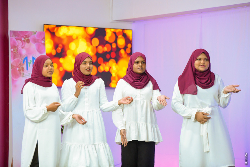 ދ އަތޮޅު މަދަރުސާގެ އަހަރީ އިނާމު ދިނުމުގެ ޖަލްސާގެ ތެރެއިން -- ސަން ފޮޓޯ/ މުޙައްމަދު ހައްޔާން