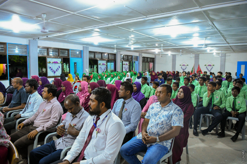 ދ އަތޮޅު މަދަރުސާގެ އަހަރީ އިނާމު ދިނުމުގެ ޖަލްސާގެ ތެރެއިން -- ސަން ފޮޓޯ/ މުޙައްމަދު ހައްޔާން