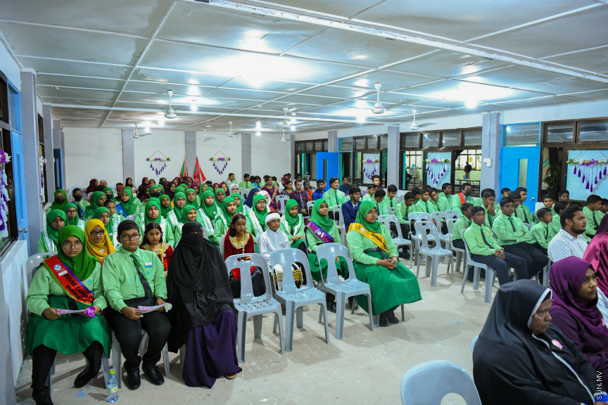 ދ އަތޮޅު މަދަރުސާގެ އަހަރީ އިނާމު ދިނުމުގެ ޖަލްސާގެ ތެރެއިން -- ސަން ފޮޓޯ/ މުޙައްމަދު ހައްޔާން