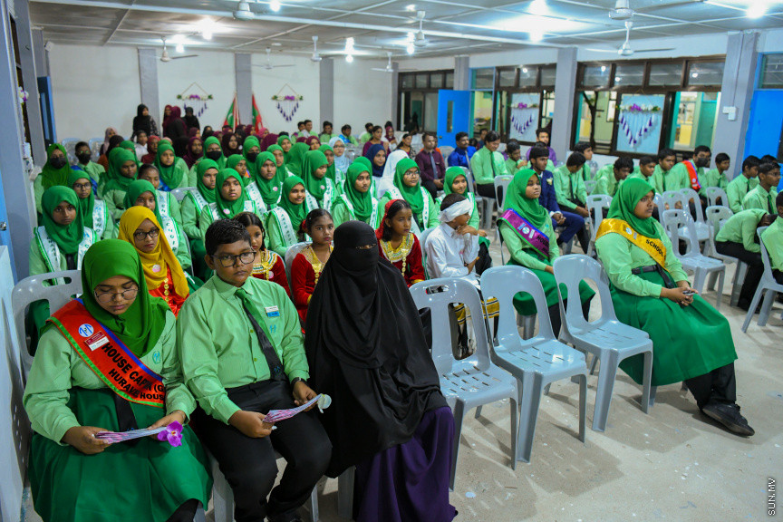 ދ އަތޮޅު މަދަރުސާގެ އަހަރީ އިނާމު ދިނުމުގެ ޖަލްސާގެ ތެރެއިން -- ސަން ފޮޓޯ/ މުޙައްމަދު ހައްޔާން