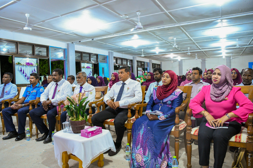 ދ އަތޮޅު މަދަރުސާގެ އަހަރީ އިނާމު ދިނުމުގެ ޖަލްސާގެ ތެރެއިން -- ސަން ފޮޓޯ/ މުޙައްމަދު ހައްޔާން