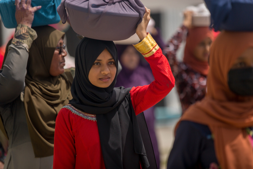 ފީއަލީ އީދު އުފާގެ ތެރެއިން، މެންދުރުގެ ޖާފަތް ހަރުގެ އަށް ގެންދަނީ: މި ޖާފަތުގައި ރަށުގެ ހުރިހާ ގެއަކުން ވަނީ ބައިވެރިވެ، ޖުމްލަ 25 ކޭން ނެރެފައި --- ސަން ފޮޓޯ