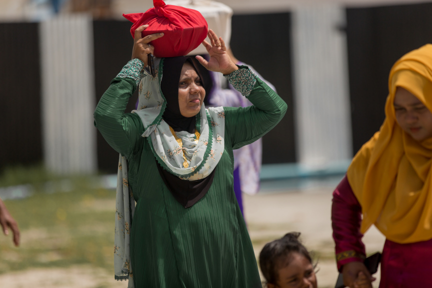 ފީއަލީ އީދު އުފާގެ ތެރެއިން، މެންދުރުގެ ޖާފަތް ހަރުގެ އަށް ގެންދަނީ: މި ޖާފަތުގައި ރަށުގެ ހުރިހާ ގެއަކުން ވަނީ ބައިވެރިވެ، ޖުމްލަ 25 ކޭން ނެރެފައި --- ސަން ފޮޓޯ