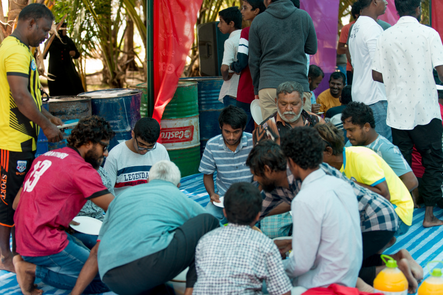 ފީއަލީ އީދު އުފާގެ ތެރެއިން، މެންދުރުގެ ޖާފަތް ހަރުގެ އަށް ގެންދަނީ: މި ޖާފަތުގައި ރަށުގެ ހުރިހާ ގެއަކުން ވަނީ ބައިވެރިވެ، ޖުމްލަ 25 ކޭން ނެރެފައި --- ސަން ފޮޓޯ