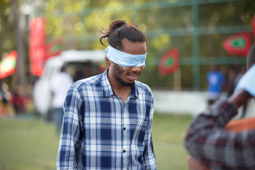 ފީއަލީ އީދު އުފާގެ ތެރެއިން، ހަވީރު ކުރިއަށް ދިޔަ ކުޅިވަރުގެ ހަރަކާތްތައް: މި ހަރަކާތުގައި ރަށުގެ ކުޑަ ކުދިންނާއި، ބޮޑެތި މީހުންނަށް އަމާޒުކޮށްގެން ތަފާތު އެކި ކުޅިވަރުތައް ކުރިއަށް ގެންދިޔަ --- ސަން ފޮޓޯ