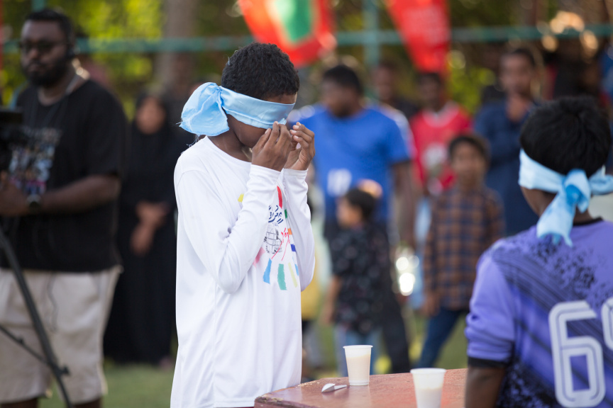 ފީއަލީ އީދު އުފާގެ ތެރެއިން، ހަވީރު ކުރިއަށް ދިޔަ ކުޅިވަރުގެ ހަރަކާތްތައް: މި ހަރަކާތުގައި ރަށުގެ ކުޑަ ކުދިންނާއި، ބޮޑެތި މީހުންނަށް އަމާޒުކޮށްގެން ތަފާތު އެކި ކުޅިވަރުތައް ކުރިއަށް ގެންދިޔަ --- ސަން ފޮޓޯ