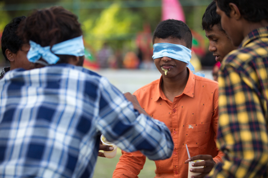 ފީއަލީ އީދު އުފާގެ ތެރެއިން، ހަވީރު ކުރިއަށް ދިޔަ ކުޅިވަރުގެ ހަރަކާތްތައް: މި ހަރަކާތުގައި ރަށުގެ ކުޑަ ކުދިންނާއި، ބޮޑެތި މީހުންނަށް އަމާޒުކޮށްގެން ތަފާތު އެކި ކުޅިވަރުތައް ކުރިއަށް ގެންދިޔަ --- ސަން ފޮޓޯ