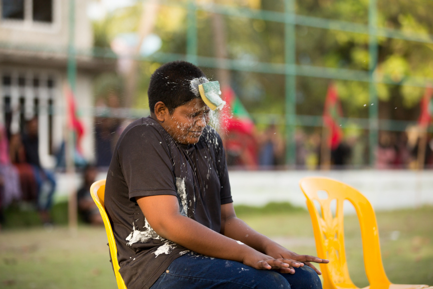 ފީއަލީ އީދު އުފާގެ ތެރެއިން، ހަވީރު ކުރިއަށް ދިޔަ ކުޅިވަރުގެ ހަރަކާތްތައް: މި ހަރަކާތުގައި ރަށުގެ ކުޑަ ކުދިންނާއި، ބޮޑެތި މީހުންނަށް އަމާޒުކޮށްގެން ތަފާތު އެކި ކުޅިވަރުތައް ކުރިއަށް ގެންދިޔަ --- ސަން ފޮޓޯ