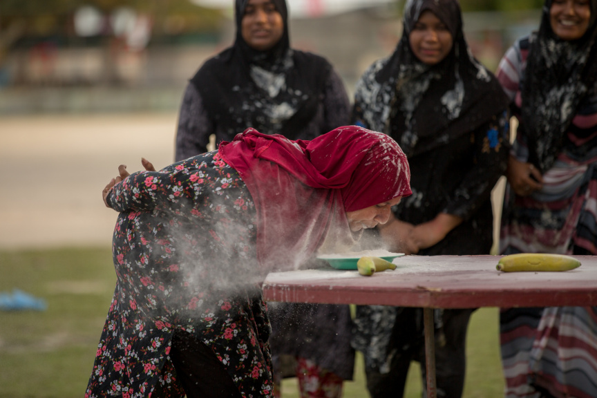 ފީއަލީ އީދު އުފާގެ ތެރެއިން، ހަވީރު ކުރިއަށް ދިޔަ ކުޅިވަރުގެ ހަރަކާތްތައް: މި ހަރަކާތުގައި ރަށުގެ ކުޑަ ކުދިންނާއި، ބޮޑެތި މީހުންނަށް އަމާޒުކޮށްގެން ތަފާތު އެކި ކުޅިވަރުތައް ކުރިއަށް ގެންދިޔަ --- ސަން ފޮޓޯ