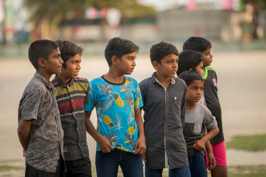 ފީއަލީ އީދު އުފާގެ ތެރެއިން، ހަވީރު ކުރިއަށް ދިޔަ ކުޅިވަރުގެ ހަރަކާތްތައް: މި ހަރަކާތުގައި ރަށުގެ ކުޑަ ކުދިންނާއި، ބޮޑެތި މީހުންނަށް އަމާޒުކޮށްގެން ތަފާތު އެކި ކުޅިވަރުތައް ކުރިއަށް ގެންދިޔަ --- ސަން ފޮޓޯ