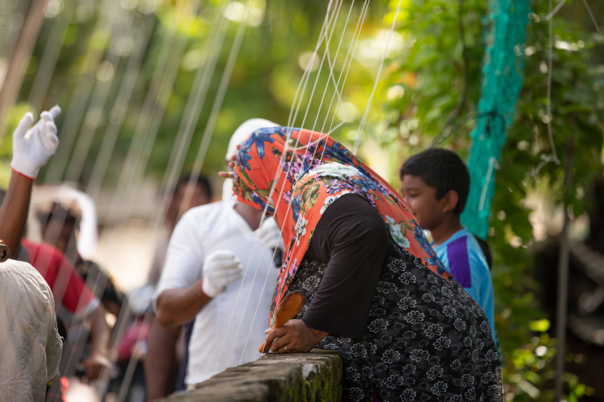 ފީއަލީ އީދު ކުޅިވަރުގެ ތެރެއިން ނަސީބުގުޅި، މި ހަރަކާތުގައި ރަށުގައި ތިބި ގިނަ ބައެއްގެ ނަސީބު ވަޒަންކޮށް، ތަފާތު އެކި ގޮތްގޮތުން ބައިވެރިވެފައިވޭ --- ސަންފޮޓޯ