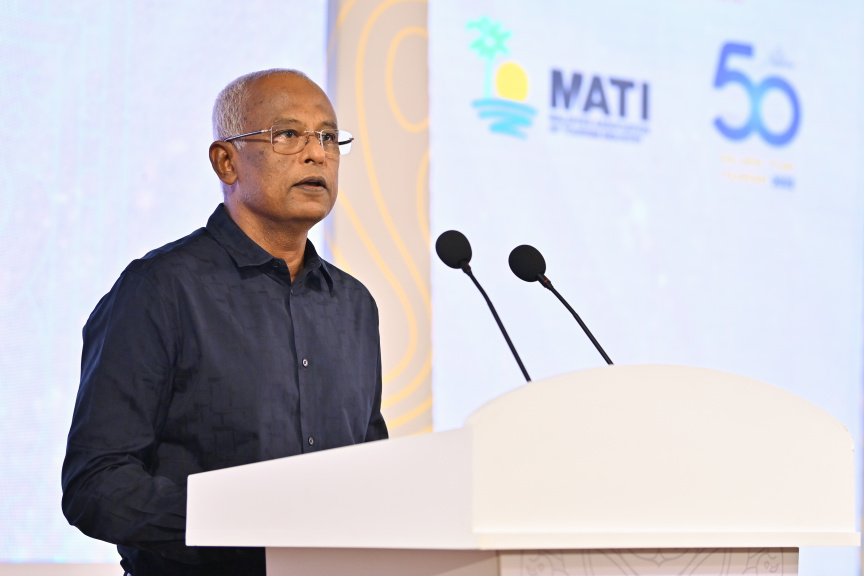 "50 އިޔާޒް އޮފް ޓޫރިޒަމްސް އެވޯޑްސް ބައި މަޓީ" ހަފްލާގެ ތެރެއިން ރައީސުލްޖުމްހޫރިއްޔާ އިބްރާހިމް މުހައްމަދު ސާލިހް ވާހަކަފުޅުދައްކަވަނީ -- ފޮޓޯ/ ރައީސް އޮފީސް