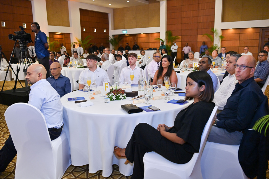 "50 އިޔާޒް އޮފް ޓޫރިޒަމްސް އެވޯޑްސް ބައި މަޓީ" ހަފްލާގެ ތެރެއިން -- ފޮޓޯ/ ރައީސް އޮފީސް