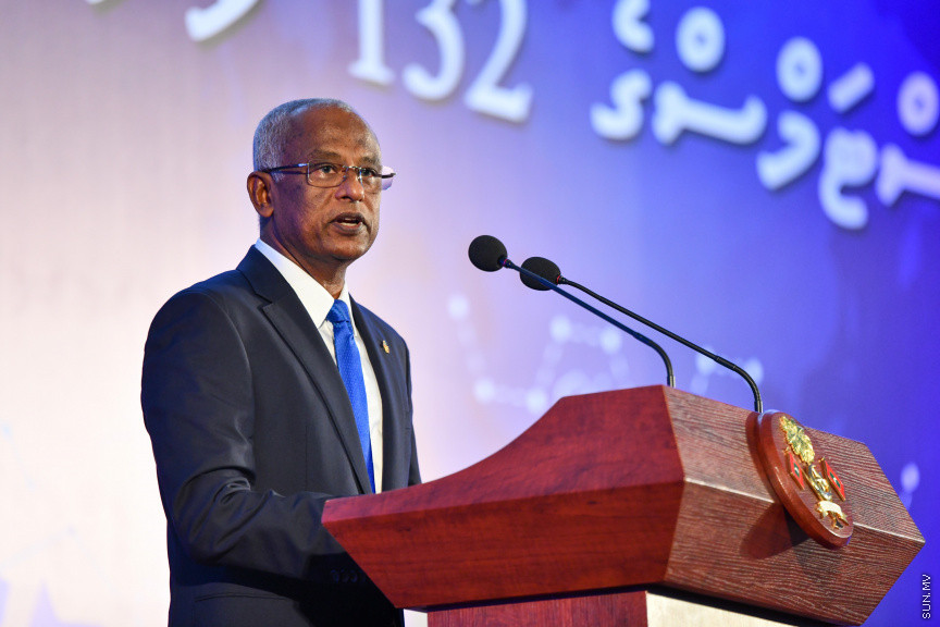 މޯލްޑިވްސް ކަސްޓަމް ސާރވިސްގެ 132 ވަނަ އަހަރީ ހަފްލާގެ ތެރެއިން ރައީސް އިބްރާހީމް މުޙައްމަދު ޞާލިޙު ވާހަކަފުޅުދައްކަވަނީ -- ސަން ފޮޓޯ/ މުހައްމަދު ހައްޔާން