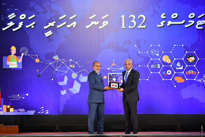 މޯލްޑިވްސް ކަސްޓަމް ސާރވިސްގެ 132 ވަނަ އަހަރީ ހަފްލާގެ ތެރެއިން -- ސަން ފޮޓޯ/ މުހައްމަދު ހައްޔާން