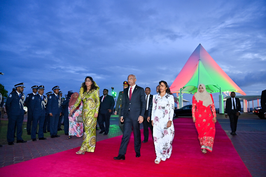 57 ވަނަ މިނިވަން ދުވަހުގެ ދިދަ ނެގުމުގެ ރަސްމިއްޔާތުގެ ތެރެއިން -- ފޮޓޯ/ ރައީސް އޮފީސް