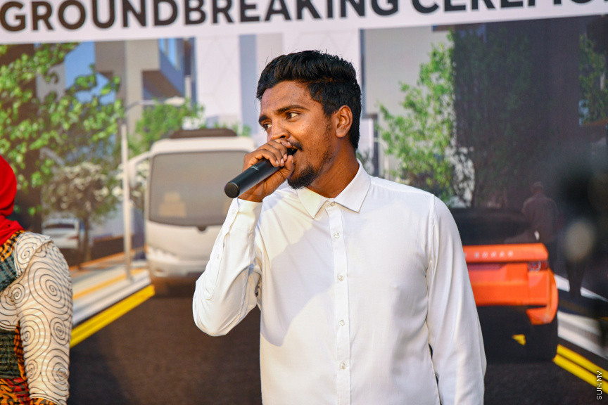 އަމީނީމަގު ޒަމާނީ ފެންވަރަށް ތަރައްގީ ކުރުމުގެ މަސައްކަތް ފެށުމުގެ ރަސްމިއްޔާތުގެ ތެރެއިން -- ސަން ފޮޓޯ