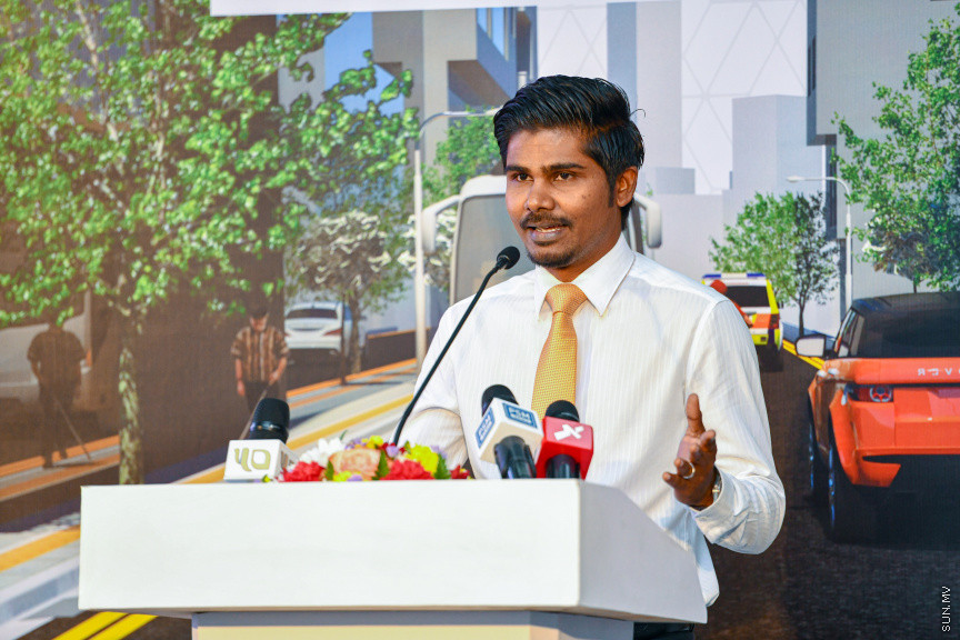 އަމީނީމަގު ޒަމާނީ ފެންވަރަށް ތަރައްގީ ކުރުމުގެ މަސައްކަތް ފެށުމުގެ ރަސްމިއްޔާތުގެ ތެރެއިން -- ސަން ފޮޓޯ