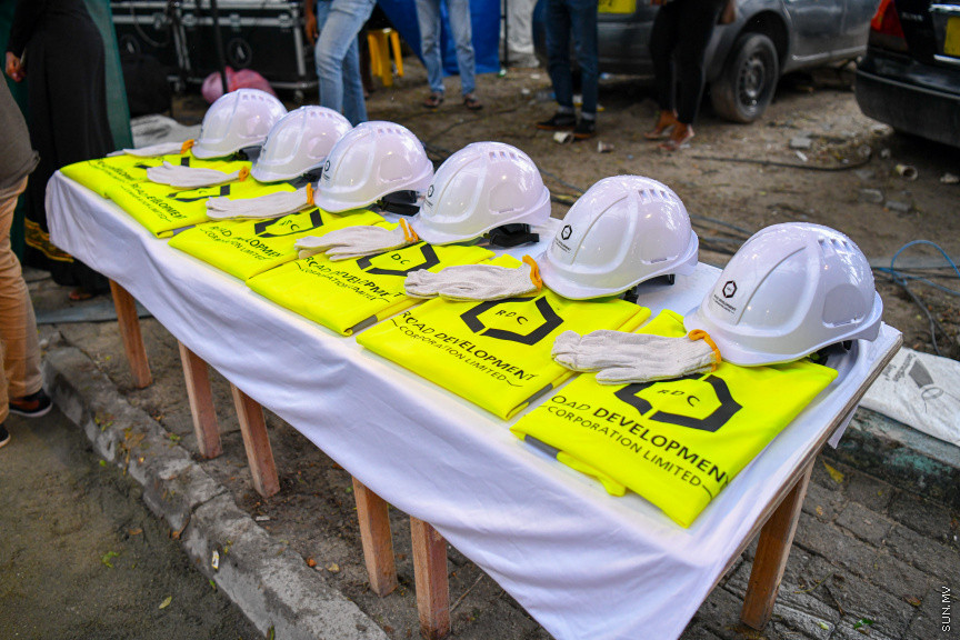 އަމީނީމަގު ޒަމާނީ ފެންވަރަށް ތަރައްގީ ކުރުމުގެ މަސައްކަތް ފެށުމުގެ ރަސްމިއްޔާތުގެ ތެރެއިން -- ސަން ފޮޓޯ