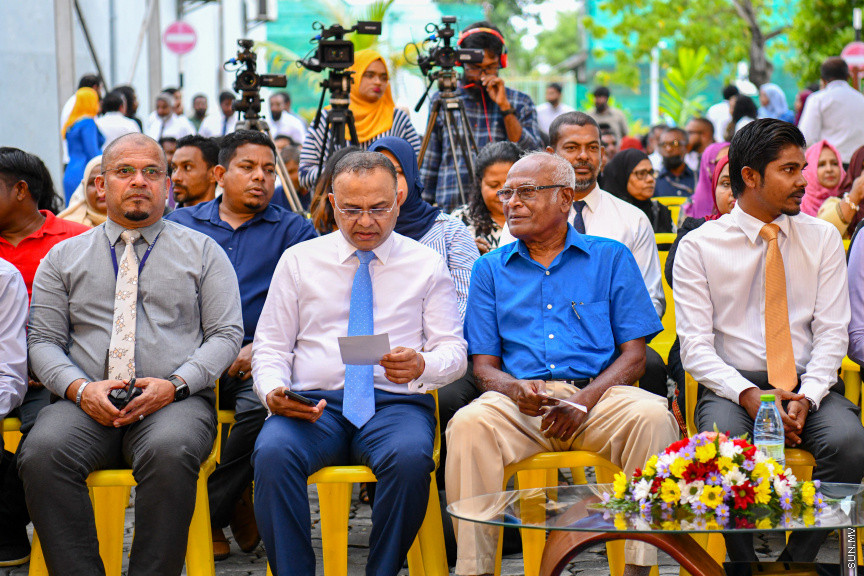 އަމީނީމަގު ޒަމާނީ ފެންވަރަށް ތަރައްގީ ކުރުމުގެ މަސައްކަތް ފެށުމުގެ ރަސްމިއްޔާތުގެ ތެރެއިން -- ސަން ފޮޓޯ