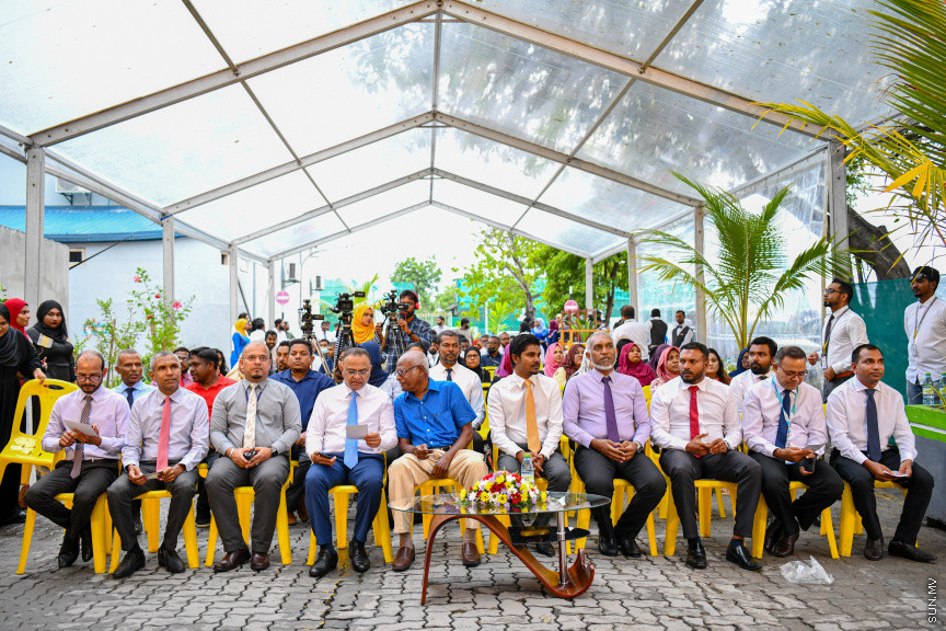 އަމީނީމަގު ޒަމާނީ ފެންވަރަށް ތަރައްގީ ކުރުމުގެ މަސައްކަތް ފެށުމުގެ ރަސްމިއްޔާތުގެ ތެރެއިން -- ސަން ފޮޓޯ