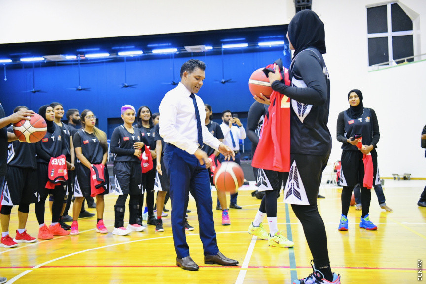 ސާބާ ވިމެންސް ޗެމްޕިއަންޝިޕް 2022 އަށް ތައްޔާރުވަމުންދާ ދިވެހި ގައުމީ ޓީމާ ބައްދަލުކުރައްވައި ނައިބު ރައީސް ބައްދަލުކުރައްވަނީ --- ސަން ފޮޓޯ/ މުހައްމަދު ނާއިލް ހުސައިން