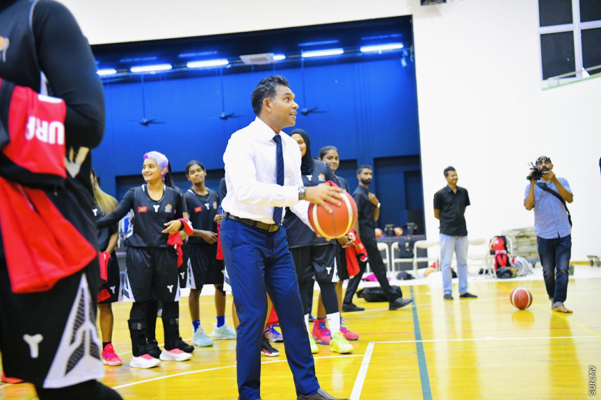 ސާބާ ވިމެންސް ޗެމްޕިއަންޝިޕް 2022 އަށް ތައްޔާރުވަމުންދާ ދިވެހި ގައުމީ ޓީމާ ބައްދަލުކުރައްވައި ނައިބު ރައީސް ބައްދަލުކުރައްވަނީ --- ސަން ފޮޓޯ/ މުހައްމަދު ނާއިލް ހުސައިން