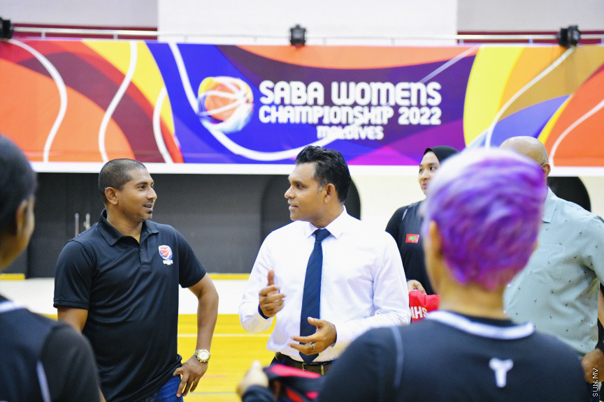 ސާބާ ވިމެންސް ޗެމްޕިއަންޝިޕް 2022 އަށް ތައްޔާރުވަމުންދާ ދިވެހި ގައުމީ ޓީމާ ބައްދަލުކުރައްވައި ނައިބު ރައީސް ބައްދަލުކުރައްވަނީ --- ސަން ފޮޓޯ/ މުހައްމަދު ނާއިލް ހުސައިން