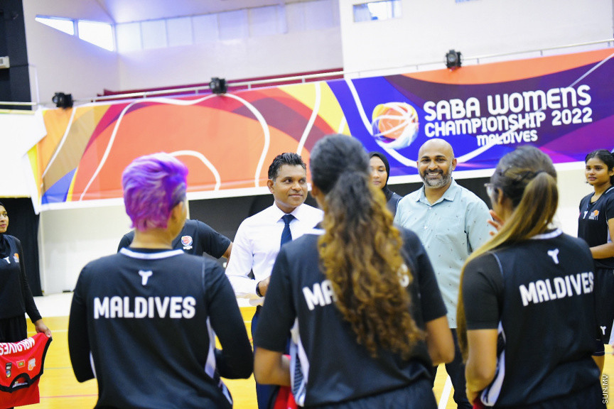 ސާބާ ވިމެންސް ޗެމްޕިއަންޝިޕް 2022 އަށް ތައްޔާރުވަމުންދާ ދިވެހި ގައުމީ ޓީމާ ބައްދަލުކުރައްވައި ނައިބު ރައީސް ބައްދަލުކުރައްވަނީ --- ސަން ފޮޓޯ/ މުހައްމަދު ނާއިލް ހުސައިން