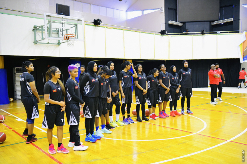 ސާބާ ވިމެންސް ޗެމްޕިއަންޝިޕް 2022 އަށް ތައްޔާރުވަމުންދާ ދިވެހި ގައުމީ ޓީމާ ބައްދަލުކުރައްވައި ނައިބު ރައީސް ބައްދަލުކުރައްވަނީ --- ސަން ފޮޓޯ/ މުހައްމަދު ނާއިލް ހުސައިން