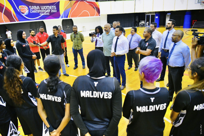 ސާބާ ވިމެންސް ޗެމްޕިއަންޝިޕް 2022 އަށް ތައްޔާރުވަމުންދާ ދިވެހި ގައުމީ ޓީމާ ބައްދަލުކުރައްވައި ނައިބު ރައީސް ބައްދަލުކުރައްވަނީ --- ސަން ފޮޓޯ/ މުހައްމަދު ނާއިލް ހުސައިން