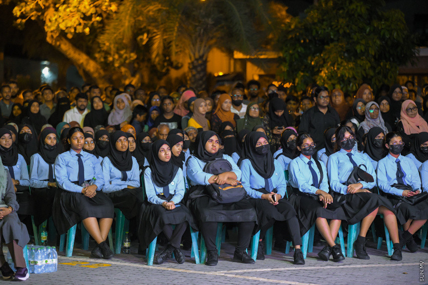 އެންޒައިޓީ އާއި ޑިޕްރެޝަންގެ އިތުރުން ހާސްވުމާ ގުޅޭގޮތުން މަޝްހޫރު ދީނީ އިލްމުވެރިޔާ މުފްތީ މެންކް މިރޭ ކާނިވަލްގައި ދެއްވި ދަރުހުގެ ތެރެއިން: މި ދަރުސް އަޑުއެހުމަށް އެތައް ސަތޭކަ ބަަޔަކު އެއްވި&mdash; ސަން ފޮޓޯ: މުހައްމަދު ހައްޔާން