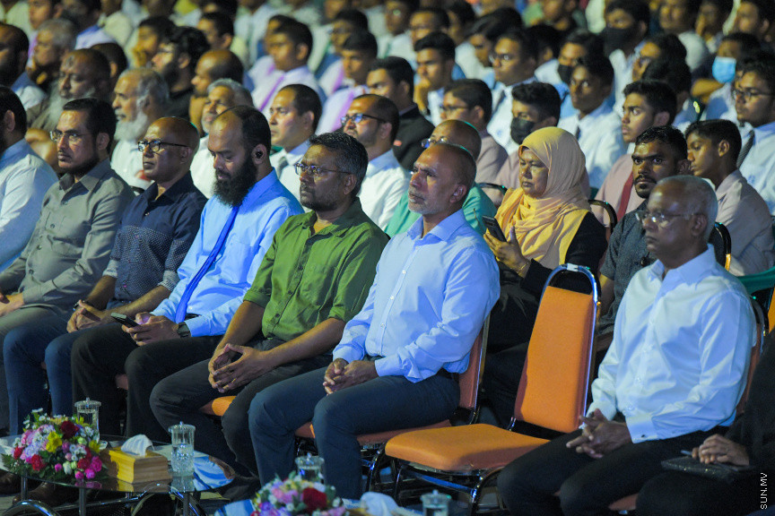 އެންޒައިޓީ އާއި ޑިޕްރެޝަންގެ އިތުރުން ހާސްވުމާ ގުޅޭގޮތުން މަޝްހޫރު ދީނީ އިލްމުވެރިޔާ މުފްތީ މެންކް މިރޭ ކާނިވަލްގައި ދެއްވި ދަރުހުގެ ތެރެއިން: މި ދަރުސް އަޑުއެހުމަށް އެތައް ސަތޭކަ ބަަޔަކު އެއްވި&mdash; ސަން ފޮޓޯ: މުހައްމަދު ހައްޔާން