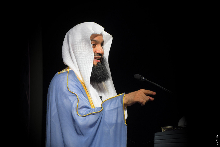 އެންޒައިޓީ އާއި ޑިޕްރެޝަންގެ އިތުރުން ހާސްވުމާ ގުޅޭގޮތުން މަޝްހޫރު ދީނީ އިލްމުވެރިޔާ މުފްތީ މެންކް މިރޭ ކާނިވަލްގައި ދެއްވި ދަރުހުގެ ތެރެއިން: މި ދަރުސް އަޑުއެހުމަށް އެތައް ސަތޭކަ ބަަޔަކު އެއްވި&mdash; ސަން ފޮޓޯ: މުހައްމަދު ހައްޔާން