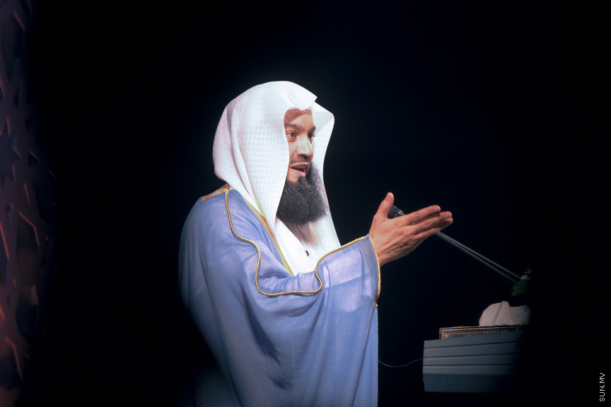 އެންޒައިޓީ އާއި ޑިޕްރެޝަންގެ އިތުރުން ހާސްވުމާ ގުޅޭގޮތުން މަޝްހޫރު ދީނީ އިލްމުވެރިޔާ މުފްތީ މެންކް މިރޭ ކާނިވަލްގައި ދެއްވި ދަރުހުގެ ތެރެއިން: މި ދަރުސް އަޑުއެހުމަށް އެތައް ސަތޭކަ ބަަޔަކު އެއްވި&mdash; ސަން ފޮޓޯ: މުހައްމަދު ހައްޔާން