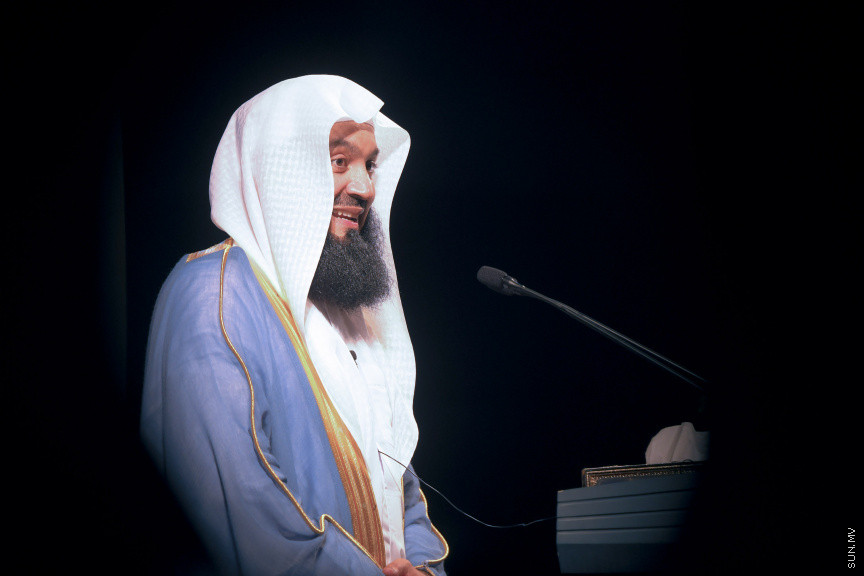 އެންޒައިޓީ އާއި ޑިޕްރެޝަންގެ އިތުރުން ހާސްވުމާ ގުޅޭގޮތުން މަޝްހޫރު ދީނީ އިލްމުވެރިޔާ މުފްތީ މެންކް މިރޭ ކާނިވަލްގައި ދެއްވި ދަރުހުގެ ތެރެއިން: މި ދަރުސް އަޑުއެހުމަށް އެތައް ސަތޭކަ ބަަޔަކު އެއްވި&mdash; ސަން ފޮޓޯ: މުހައްމަދު ހައްޔާން