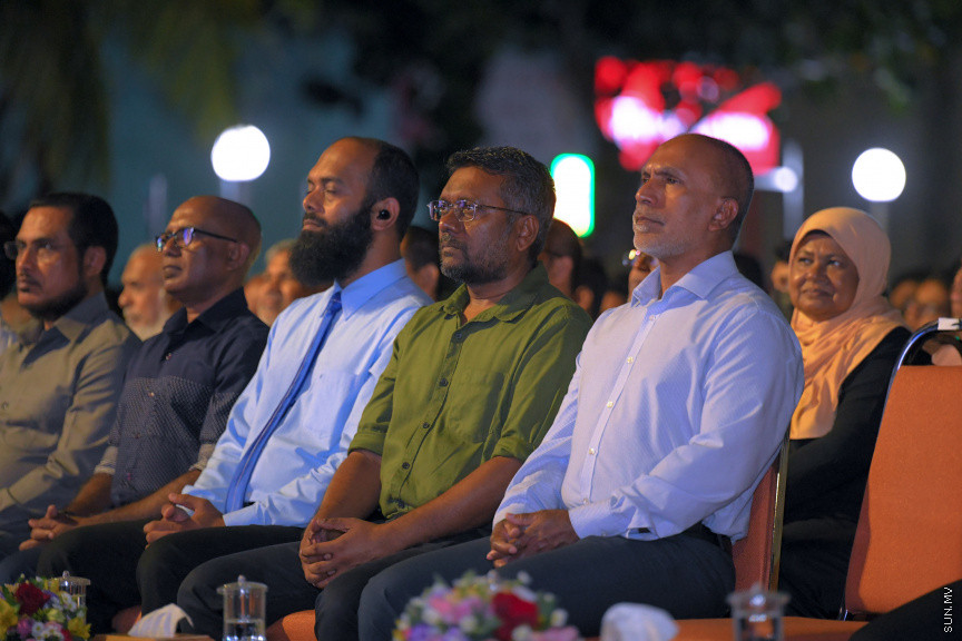 އެންޒައިޓީ އާއި ޑިޕްރެޝަންގެ އިތުރުން ހާސްވުމާ ގުޅޭގޮތުން މަޝްހޫރު ދީނީ އިލްމުވެރިޔާ މުފްތީ މެންކް މިރޭ ކާނިވަލްގައި ދެއްވި ދަރުހުގެ ތެރެއިން: މި ދަރުސް އަޑުއެހުމަށް އެތައް ސަތޭކަ ބަަޔަކު އެއްވި&mdash; ސަން ފޮޓޯ: މުހައްމަދު ހައްޔާން