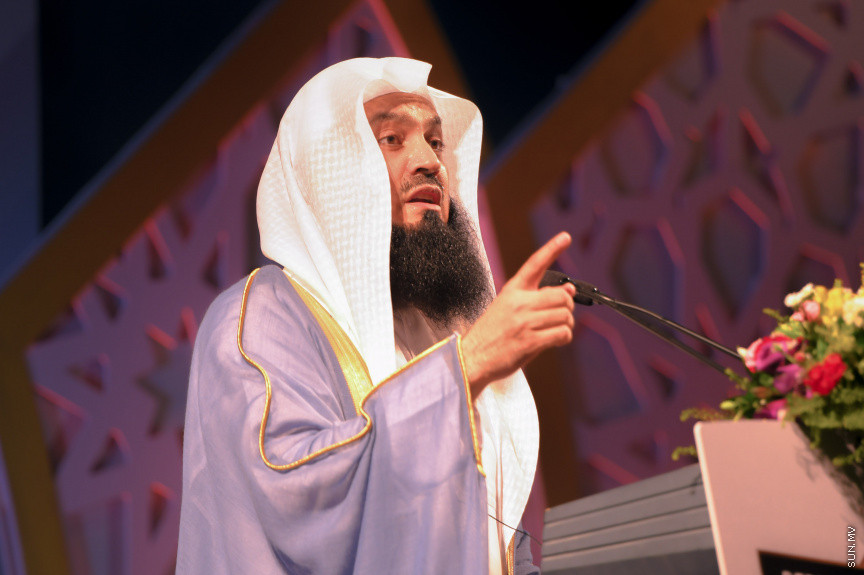 އެންޒައިޓީ އާއި ޑިޕްރެޝަންގެ އިތުރުން ހާސްވުމާ ގުޅޭގޮތުން މަޝްހޫރު ދީނީ އިލްމުވެރިޔާ މުފްތީ މެންކް މިރޭ ކާނިވަލްގައި ދެއްވި ދަރުހުގެ ތެރެއިން: މި ދަރުސް އަޑުއެހުމަށް އެތައްސ ސަތޭކަ ބަަޔަކު އެއްވި&mdash; ސަން ފޮޓޯ: މުހައްމަދު ހައްޔާން