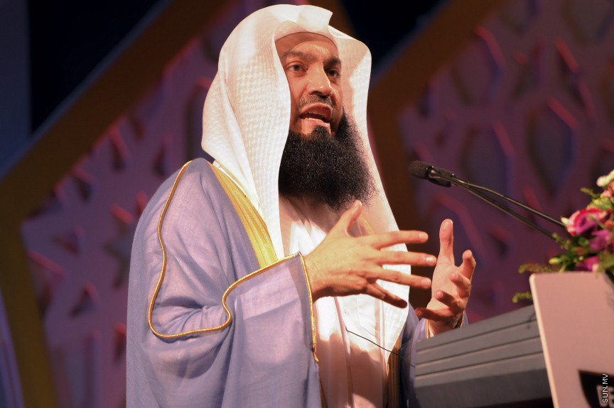 އެންޒައިޓީ އާއި ޑިޕްރެޝަންގެ އިތުރުން ހާސްވުމާ ގުޅޭގޮތުން މަޝްހޫރު ދީނީ އިލްމުވެރިޔާ މުފްތީ މެންކް މިރޭ ކާނިވަލްގައި ދެއްވި ދަރުހުގެ ތެރެއިން: މި ދަރުސް އަޑުއެހުމަށް އެތައްސ ސަތޭކަ ބަަޔަކު އެއްވި&mdash; ސަން ފޮޓޯ: މުހައްމަދު ހައްޔާން