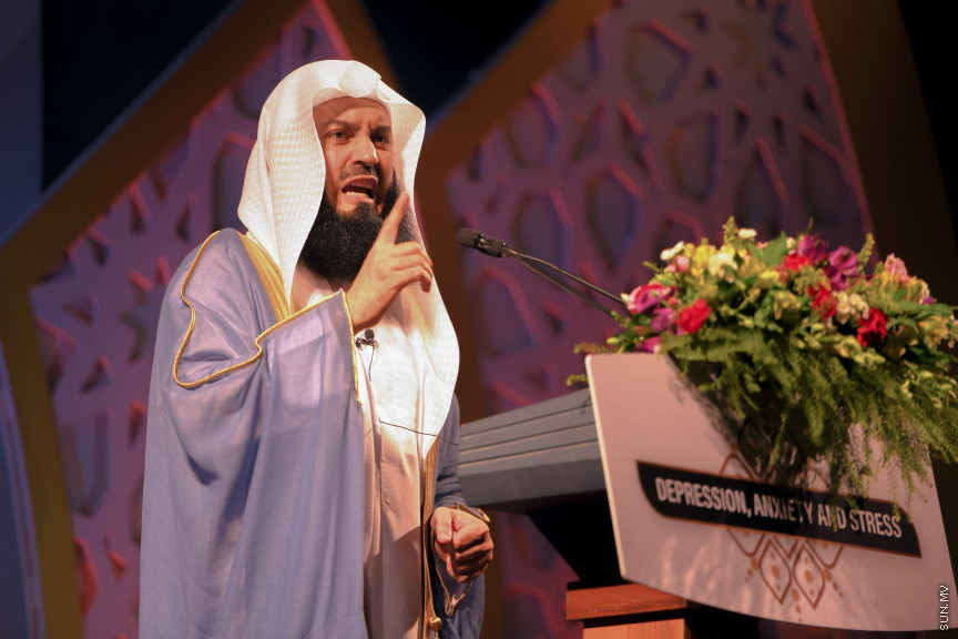 އެންޒައިޓީ އާއި ޑިޕްރެޝަންގެ އިތުރުން ހާސްވުމާ ގުޅޭގޮތުން މަޝްހޫރު ދީނީ އިލްމުވެރިޔާ މުފްތީ މެންކް މިރޭ ކާނިވަލްގައި ދެއްވި ދަރުހުގެ ތެރެއިން: މި ދަރުސް އަޑުއެހުމަށް އެތައްސ ސަތޭކަ ބަަޔަކު އެއްވި&mdash; ސަން ފޮޓޯ: މުހައްމަދު ހައްޔާން