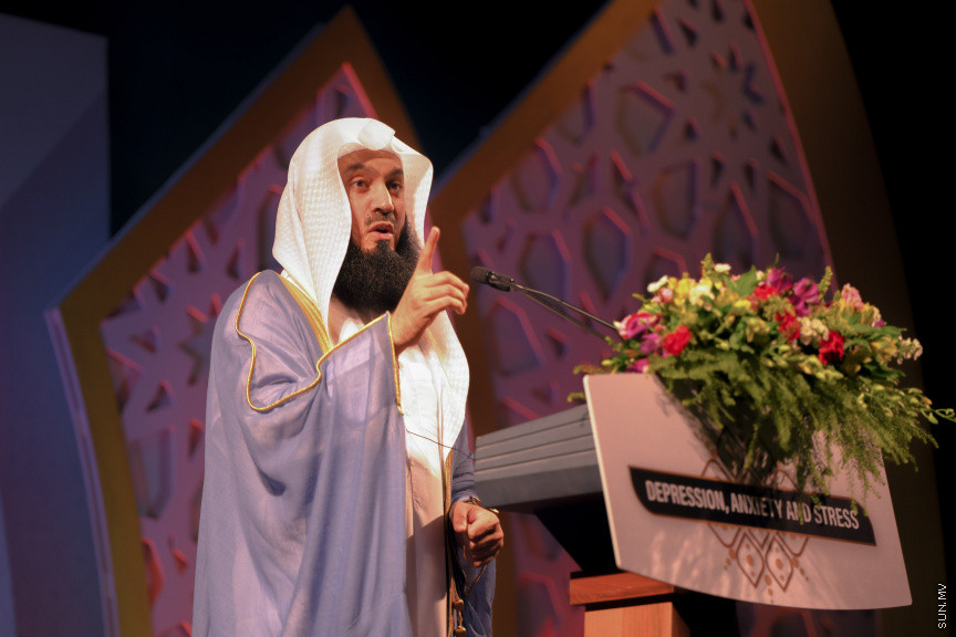 އެންޒައިޓީ އާއި ޑިޕްރެޝަންގެ އިތުރުން ހާސްވުމާ ގުޅޭގޮތުން މަޝްހޫރު ދީނީ އިލްމުވެރިޔާ މުފްތީ މެންކް މިރޭ ކާނިވަލްގައި ދެއްވި ދަރުހުގެ ތެރެއިން: މި ދަރުސް އަޑުއެހުމަށް އެތައްސ ސަތޭކަ ބަަޔަކު އެއްވި&mdash; ސަން ފޮޓޯ: މުހައްމަދު ހައްޔާން