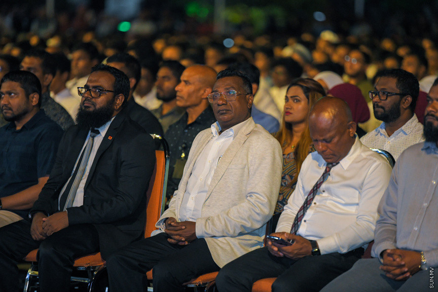 އެންޒައިޓީ އާއި ޑިޕްރެޝަންގެ އިތުރުން ހާސްވުމާ ގުޅޭގޮތުން މަޝްހޫރު ދީނީ އިލްމުވެރިޔާ މުފްތީ މެންކް މިރޭ ކާނިވަލްގައި ދެއްވި ދަރުހުގެ ތެރެއިން: މި ދަރުސް އަޑުއެހުމަށް އެތައްސ ސަތޭކަ ބަަޔަކު އެއްވި&mdash; ސަން ފޮޓޯ: މުހައްމަދު ހައްޔާން