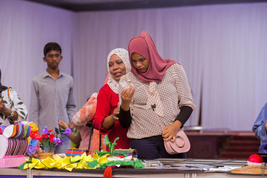 ނުކުޅެދުންތެރިކަން ހުންނަ މީހުންނާއި ކުދިންގެ ކިބައިގައިވާ ހުނަރު ކުރިއެރުވުމަށް ޖެންޑަރ މިނިސްޓްރީން އިންތިޒާމް ކޮށްގެން ކުރިއަށް ގެންދާ "ރިވެލި މައުރަޒް" ގެ ތެރެއިން -- ސަން ފޮޓޯ/ މުހައްމަދު ހައްޔާން