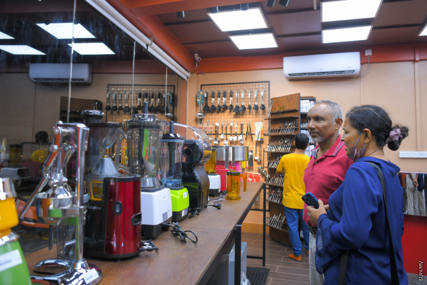 ރެޑް ސްޓާގެ އާ ފިހާރަ ހުޅުވުން -- ސަން ފޮޓޯ/ މުހައްމަދު ހައްޔާްން