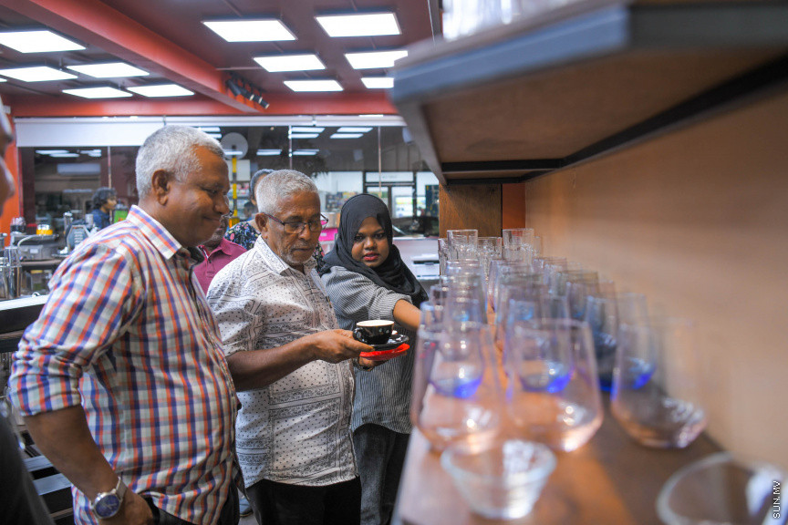 ރެޑް ސްޓާގެ އާ ފިހާރަ ހުޅުވުން -- ސަން ފޮޓޯ/ މުހައްމަދު ހައްޔާްން