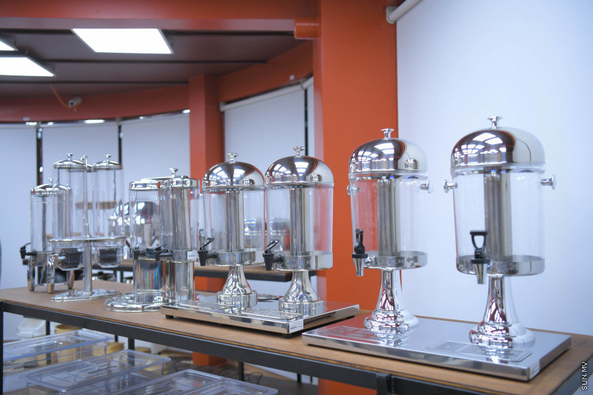 ރެޑް ސްޓާގެ އާ ފިހާރަ ހުޅުވުން -- ސަން ފޮޓޯ/ މުހައްމަދު ހައްޔާްން