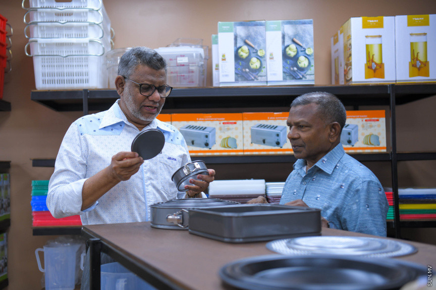 ރެޑް ސްޓާގެ އާ ފިހާރަ ހުޅުވުން -- ސަން ފޮޓޯ/ މުހައްމަދު ހައްޔާްން